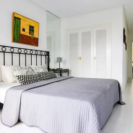 Apartment Oleholidays Del Mar Primera Linea Playa *